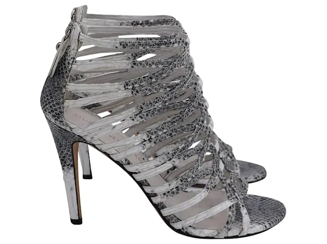 Sandalias Strappy Loops Stuart Weitzman en cuero gris con estampado de pitón 