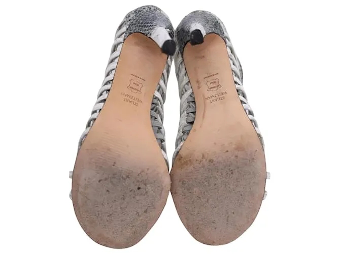 Sandalias Strappy Loops Stuart Weitzman en cuero gris con estampado de pitón 