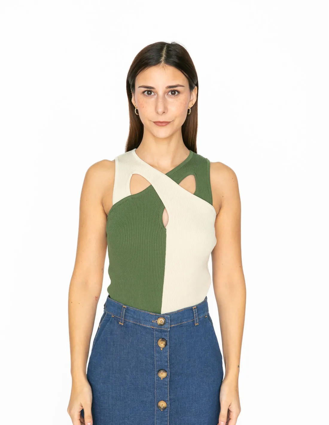 TOP BICOLOR CUT OUT VERDE Y CRUDO SKATIE