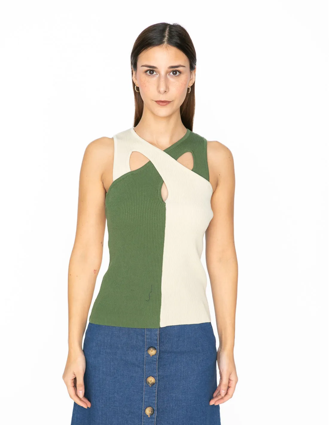 TOP BICOLOR CUT OUT VERDE Y CRUDO SKATIE