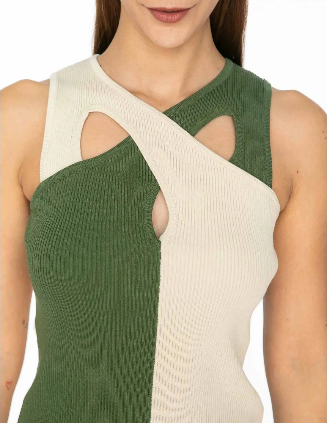 TOP BICOLOR CUT OUT VERDE Y CRUDO SKATIE